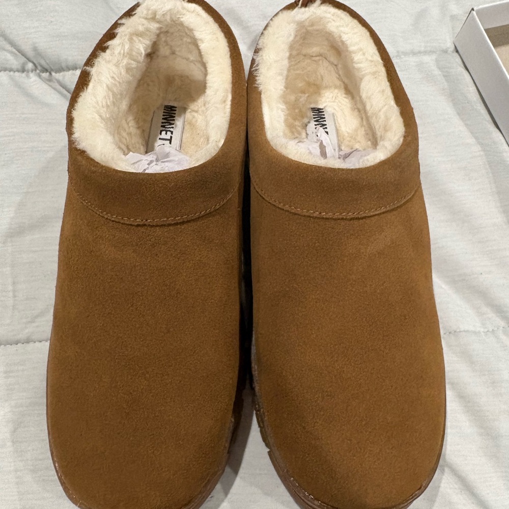 Moccasin Style - Minnetonka Brown Suede Fur-Lined Slippers